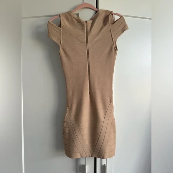 Bebe Off Shoulder Bandage Stretch Short Bodycon Mini Dress in Beige size… - Picture 6 of 8